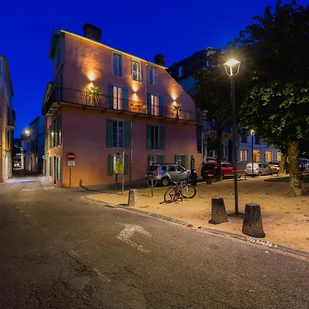 2 Pieces D'architecte Cour Privee Face Thermes