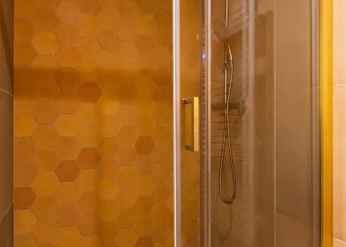 2 Pieces D'architecte Cour Privee Face Thermes アパート