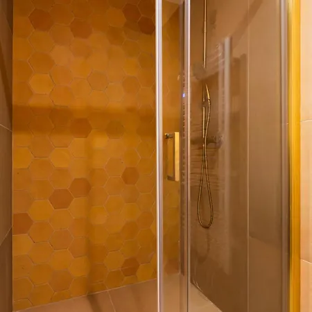 2 Pieces D'architecte Cour Privee Face Thermes Apartment