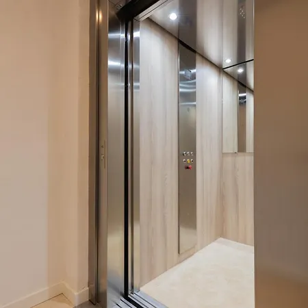 2 Pieces D'architecte Cour Privee Face Thermes Apartment