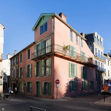 2 Pieces D'architecte Cour Privee Face Thermes Apartment *